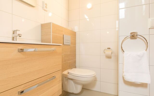 Comfy Lodge with 2 Bathrooms near Beach