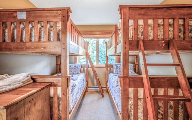 Treetop Getaway Ski In And Out Sleeps 10