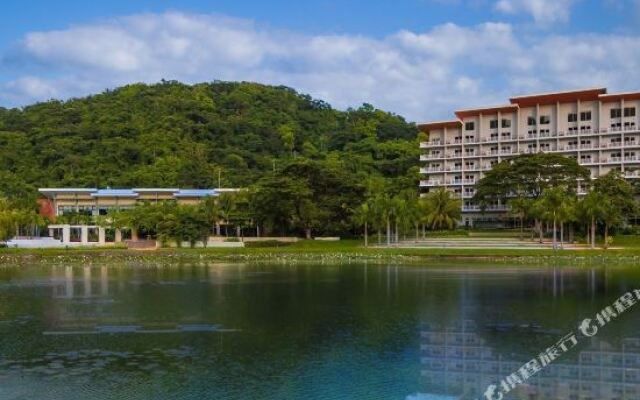 Pico De Loro Hamilo Coast Guest House