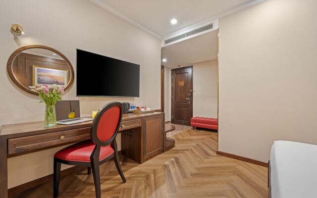 Golden Lotus Luxury Hotel Da Nang