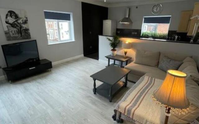 Large 1 bedroom Apartment Chester, Hoole Sleeps 4.