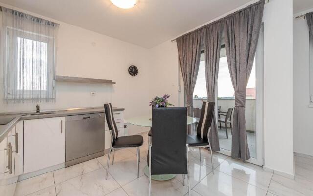 Star 5 modern & centrally ap for 4