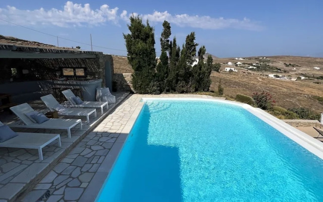 Luxurious Villa Oasis in Paros