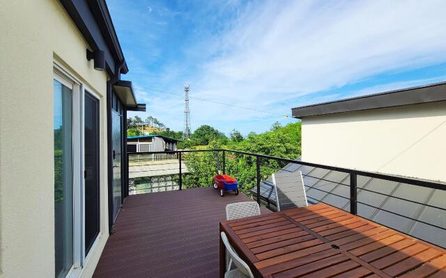 Goseong Sunny Hill Pension