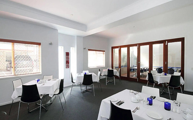 Browns Plains Motor Inn