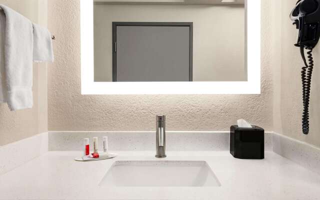 Baymont by Wyndham Blackwell I-35