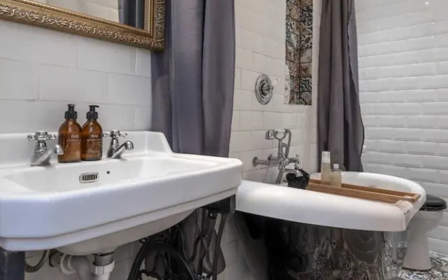 Stylish River Apartment - West Putney Embankment