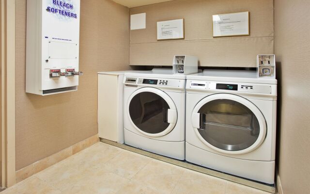 Holiday Inn Hotel & Suites Ottawa Kanata by IHG