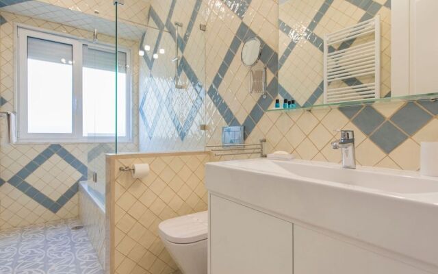 Spacious 4bdr River View