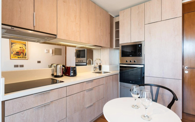 Uptown Wood - 1BR Parking Wifi Mall Pool