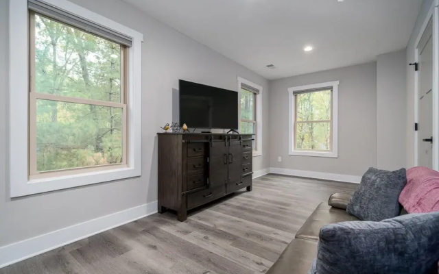 Whitetail Woods 3 Bedroom Home by RedAwning