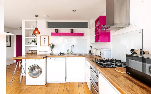 Bright Flat For 2 in Dartmouth Park
