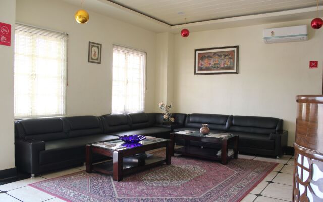 FabHotel Dior Pink City