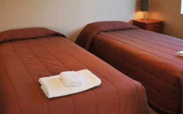 Woodbourne Tavern & Motel
