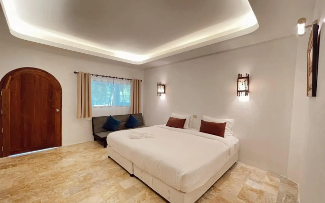 The Hub Erawan Resort