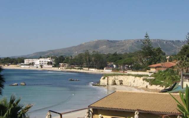Villa With Air-conditioned Garden Near the sea