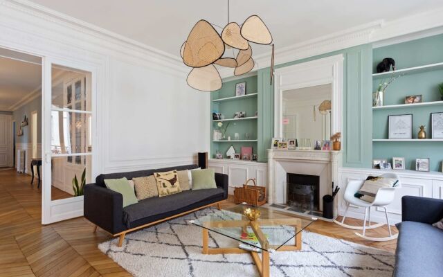 Luxury and Spacious Apartment in the Heart of Paris