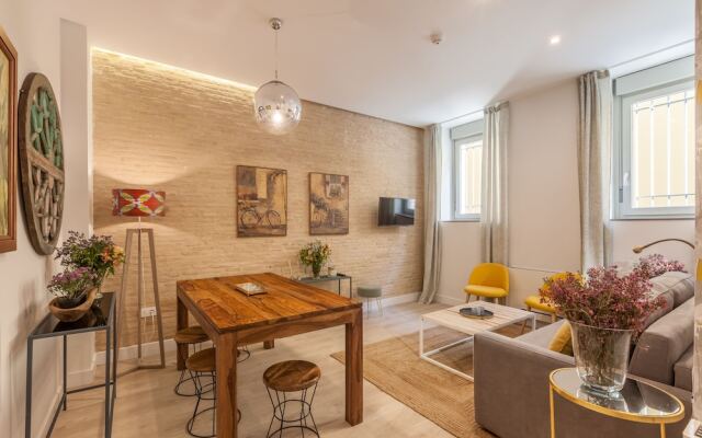 Sevilla Alquila Suites Jardines de Murillo con piscina climatizada