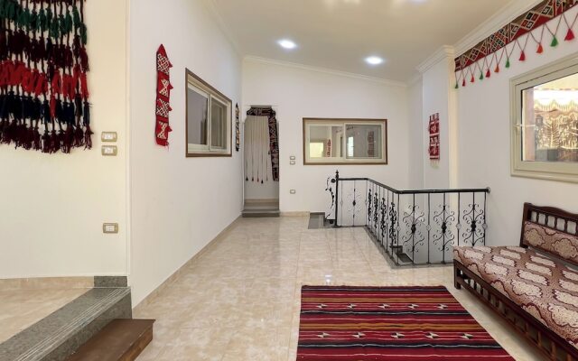 Atlantis pyramids Inn new