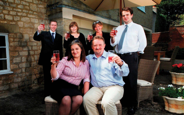 Pettifers Freehouse Hotel