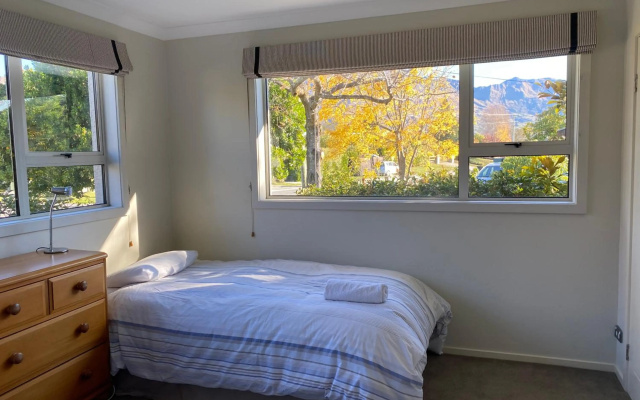Amazing Aubrey, a short walk to Bremner Bay – Guest Rooms – Wanaka