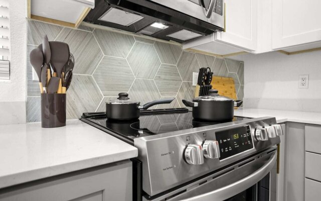 CozySuites TPC Scottsdale Parking & Pool