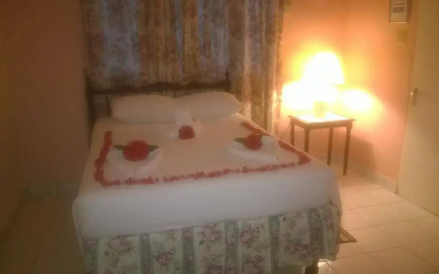 Palm Bay Guest House & Restaurant