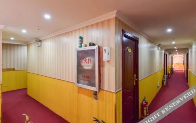 Yunshan Hotel (Henan National University Science Park Wutong Street Subway Station)