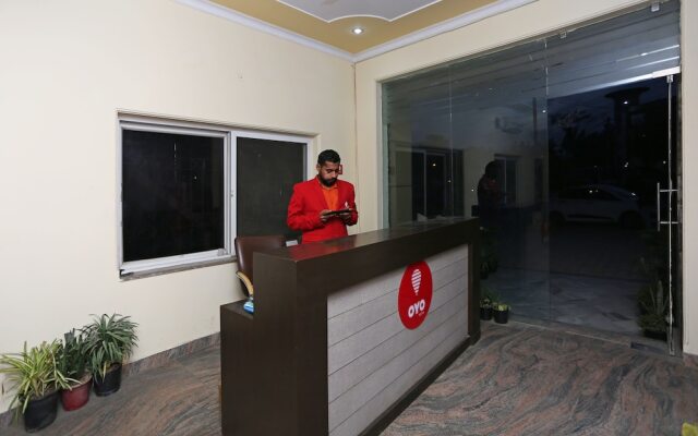 OYO 8240 Golden Park Palam Vihar