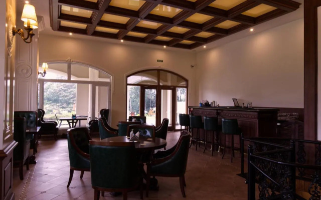 Montrose Golf Resort And Spa