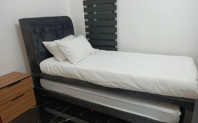 KLCC Legasi Kg Bharu muslim homestay facing unblock view and walking distance to Twin Tower, LRT train next to building – Guest Rooms – Kuala Lumpur