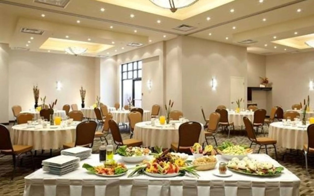 Quality Inn and Suites Brossard