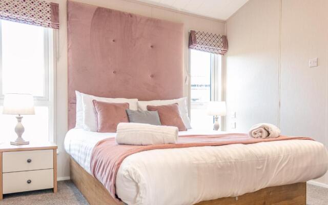 Lavender Lodge with Hot Tub