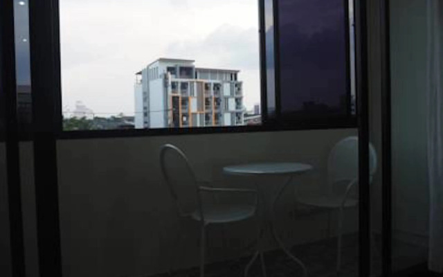 Little Bear Guesthouse and Restaurant