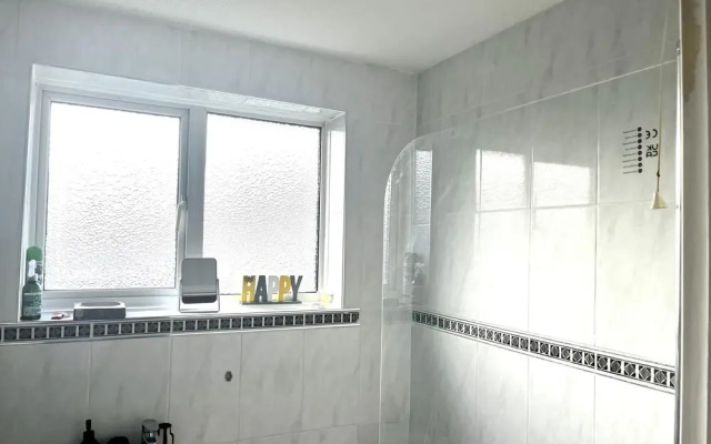 Canterbury Charm, Spacious 4 Bed House