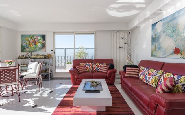 Elegant Apartment in Nice With Swimming Pool