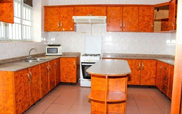 Azalea Guest House Gisozi