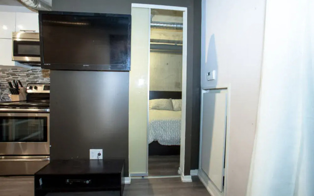 Pinnacle Suites - Chic Downtown Loft