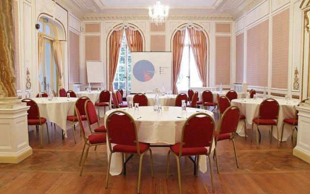 Court Colman Manor