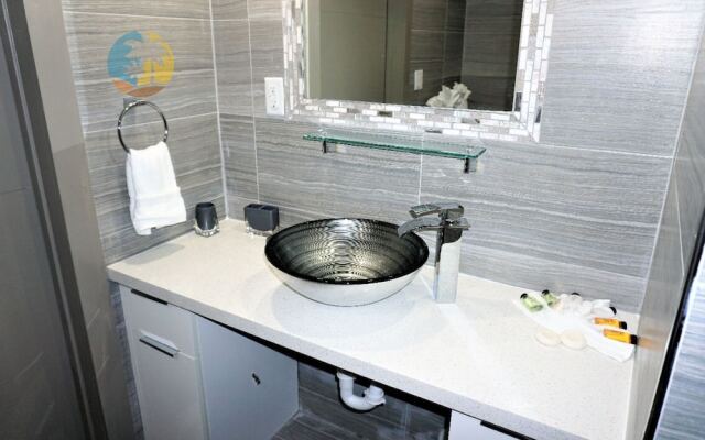 Alexander 518 4 Bedroom Apts by RedAwning