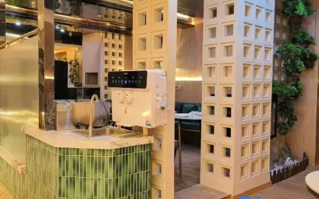 Shanghai Puyi Hotel (Yuyuan Laoximen Subway Station Branch)