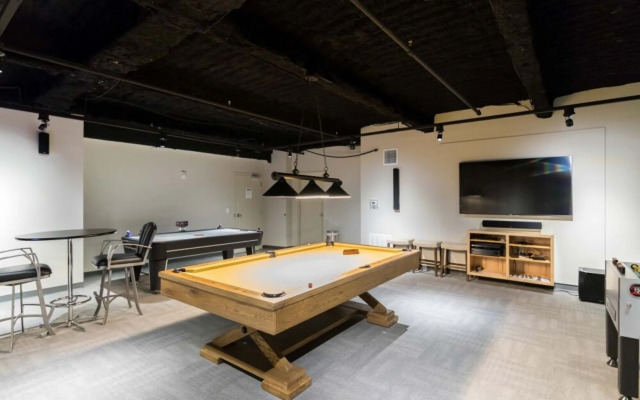 Vibrant Condo near Must-See Attractions