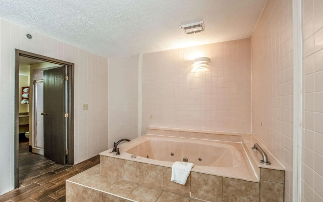 Country Inn & Suites by Radisson, Muskegon, MI