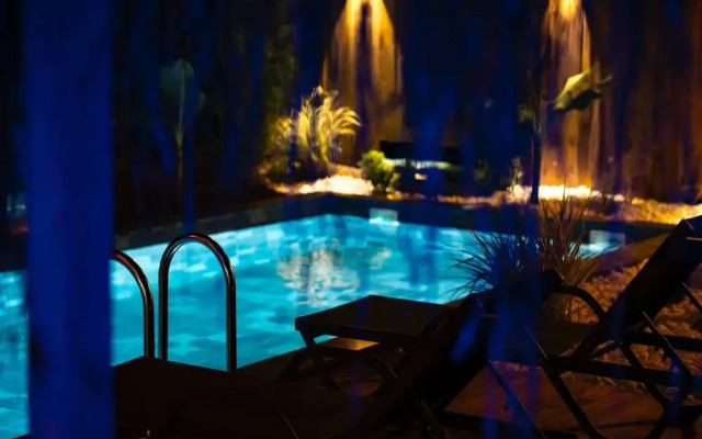 Adesa Bungalow Hotel