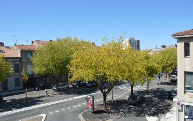 Volets Bleus et Briques Rouges