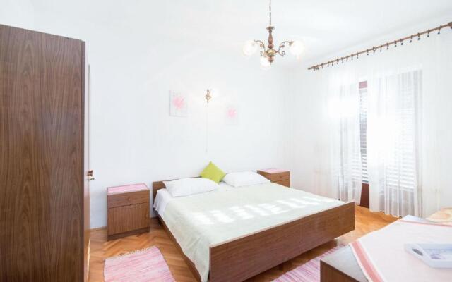 Apartments with a parking space Supetar, Brac - 18825