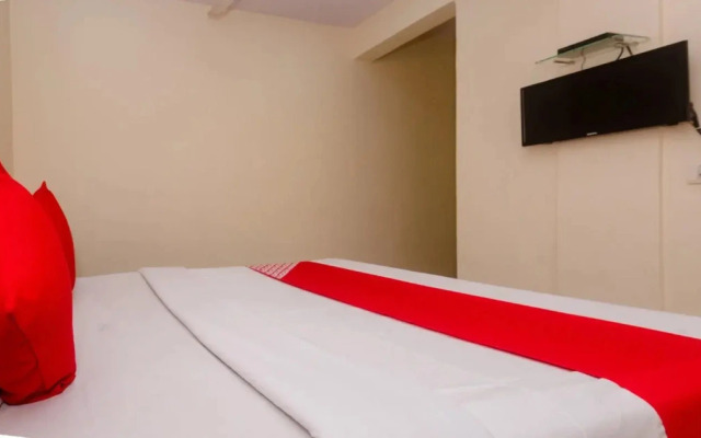 OYO 23285 The Diplomat Lodging