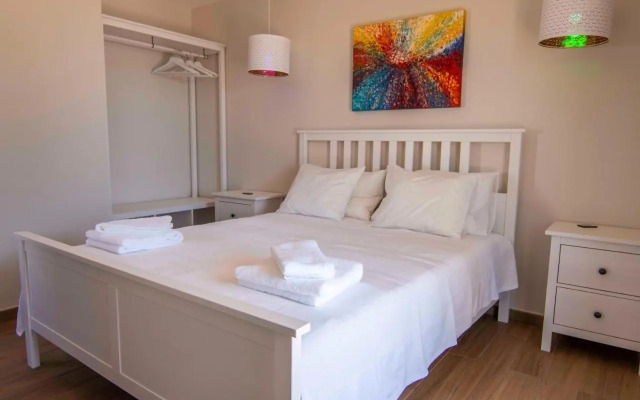 Holiday house in elite residential area of Faro