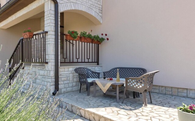 Beautiful Apartment in Valbandon With 3 Bedrooms and Wifi