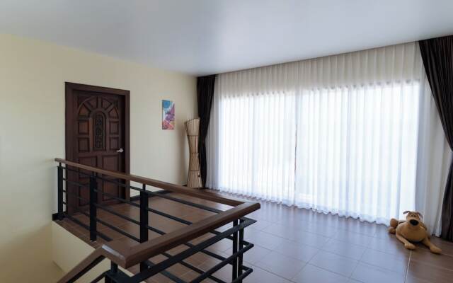 East Villa 4